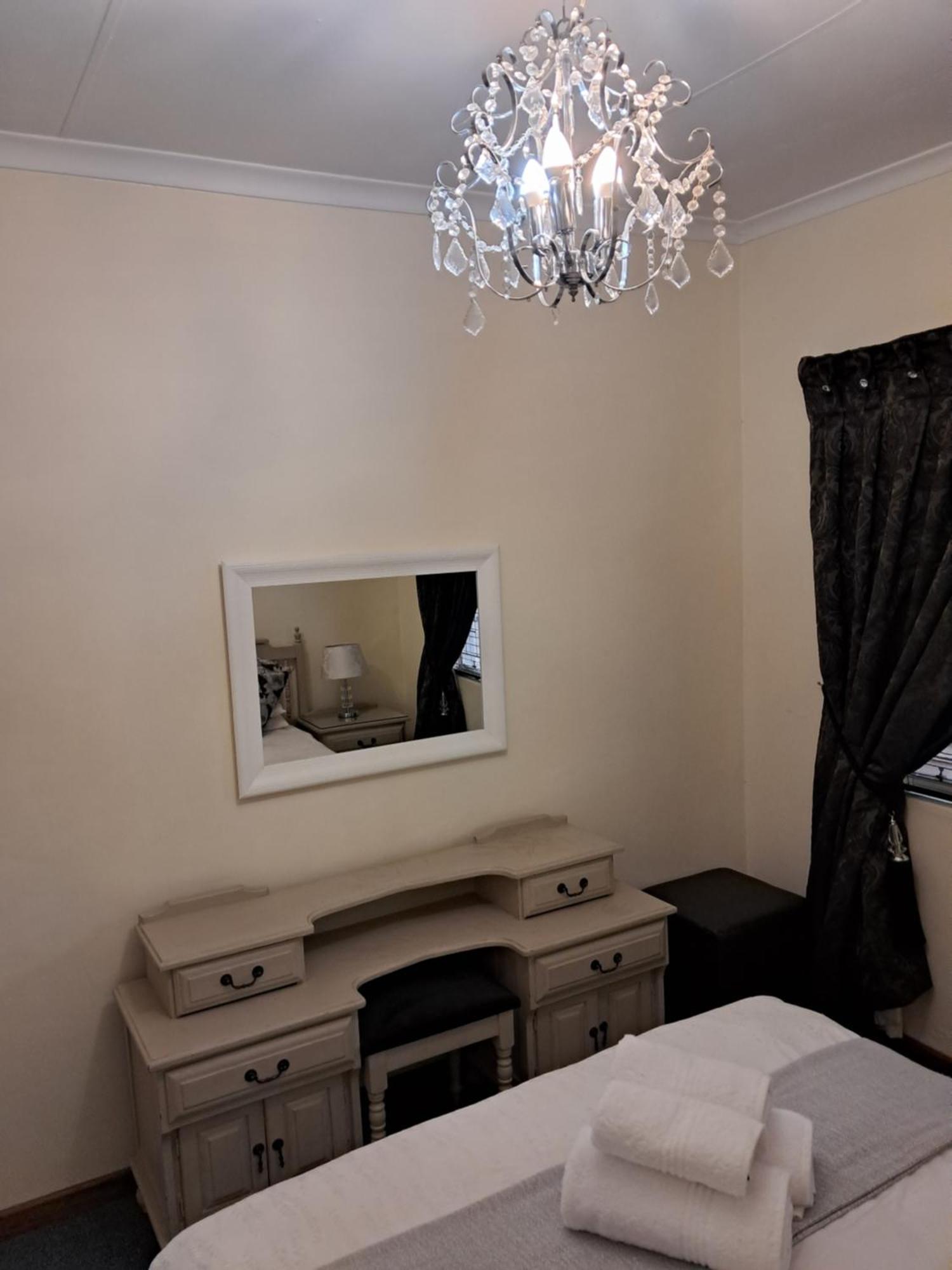 Jakkalsdraai Guest House Potchefstroom Oda fotoğraf